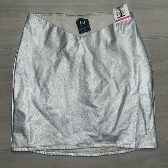 NEW Naked Wardrobe Faux Leather Skirt Silver Metallic V-Waist - Picture 3 of 6